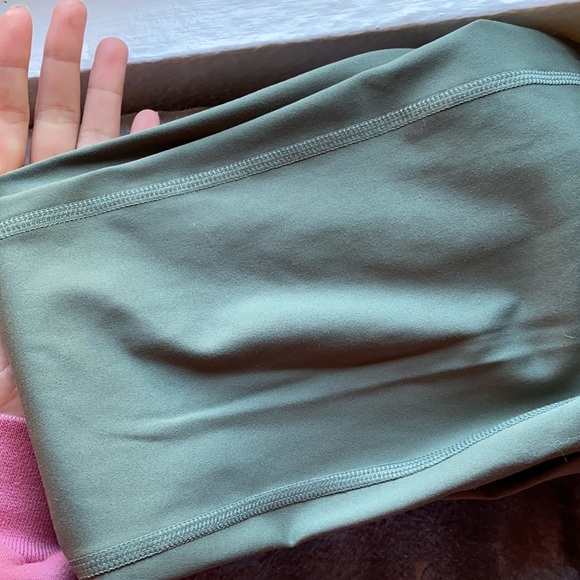 Girlfriend Collective - Thyme Compressive High-Rise Legging in medium - Picture 4 of 5